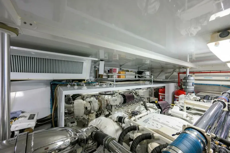 Slide: The Image of Sea Force IX 82 Enclosed Bridge 2004 - 6846435