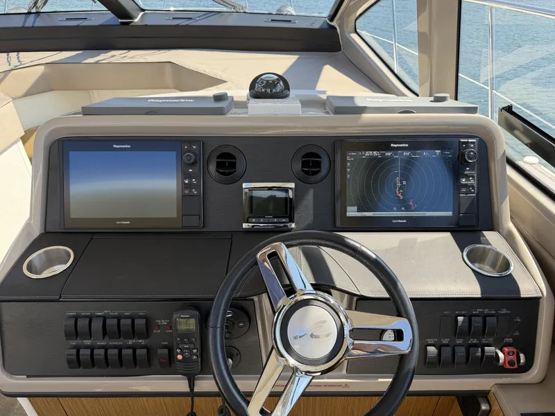 Slide: The Image of Sea Ray 460 Sundancer 2017 - 6846820