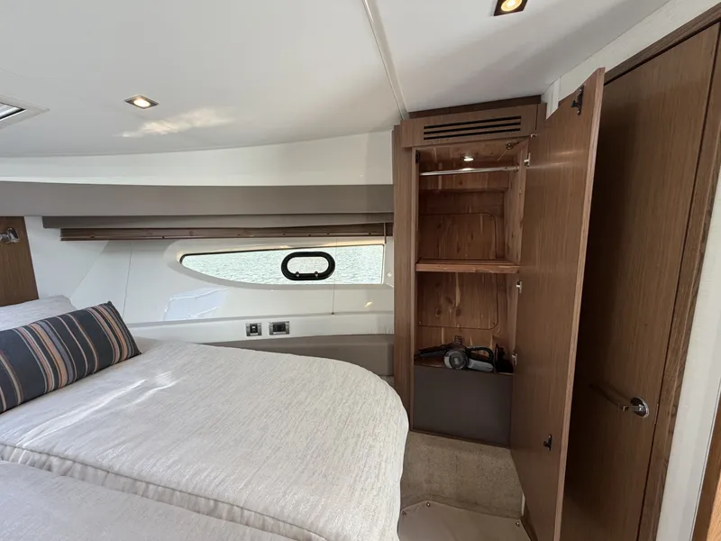 Slide: The Image of Sea Ray 460 Sundancer 2017 - 6846887