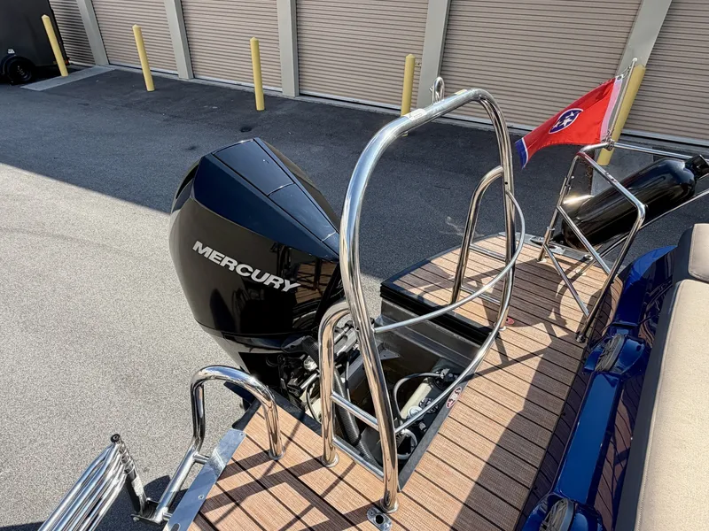 Slide: The Image of Harris Crowne 250 SL Tritoon 2019 - 6847942