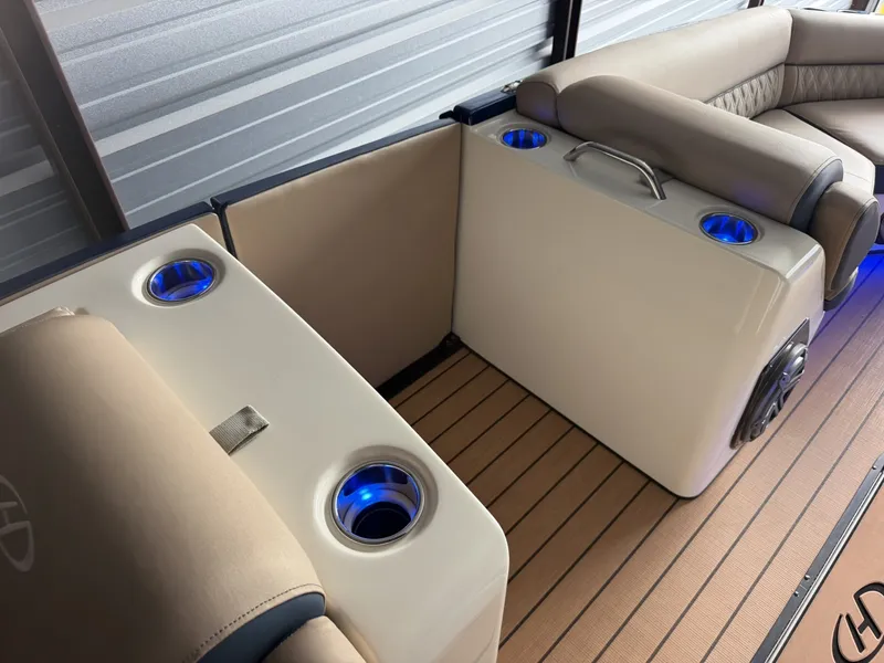 Slide: The Image of Harris Crowne 250 SL Tritoon 2019 - 6848051