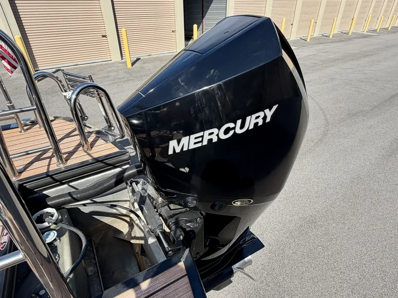 Slide: The Image of Harris Crowne 250 SL Tritoon 2019 - 6847944