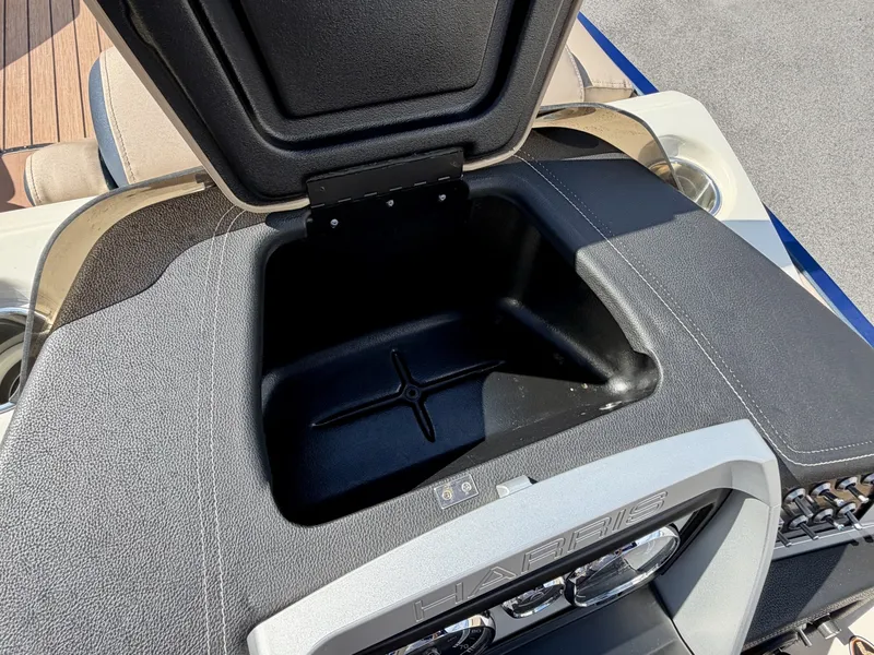 Slide: The Image of Harris Crowne 250 SL Tritoon 2019 - 6847904