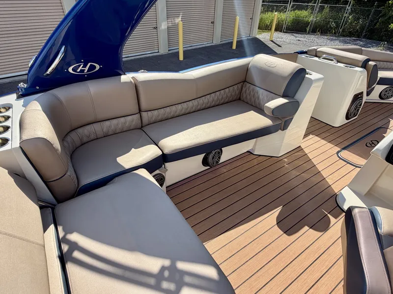 Slide: The Image of Harris Crowne 250 SL Tritoon 2019 - 6847909