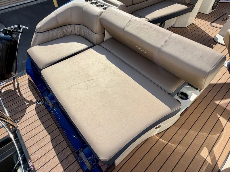 Slide: The Image of Harris Crowne 250 SL Tritoon 2019 - 6847920
