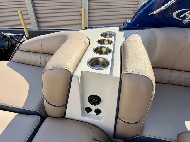 Slide: The Image of Harris Crowne 250 SL Tritoon 2019 - 6847934