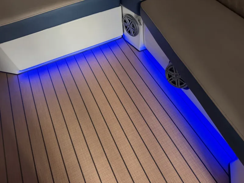 Slide: The Image of Harris Crowne 250 SL Tritoon 2019 - 6848057