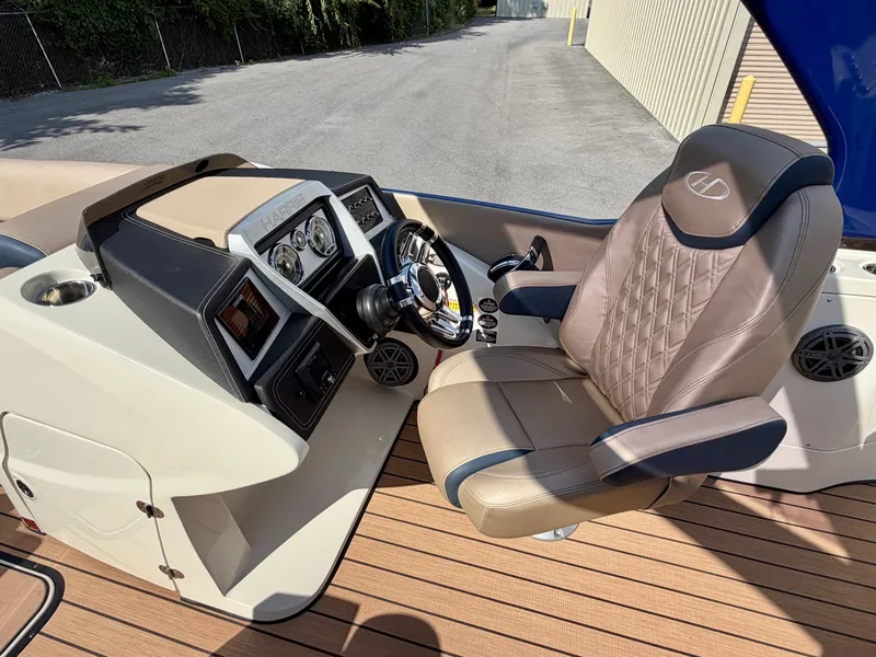 Slide: The Image of Harris Crowne 250 SL Tritoon 2019 - 6847879