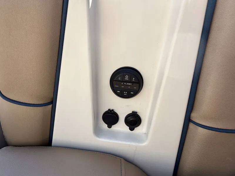 Slide: The Image of Harris Crowne 250 SL Tritoon 2019 - 6847935