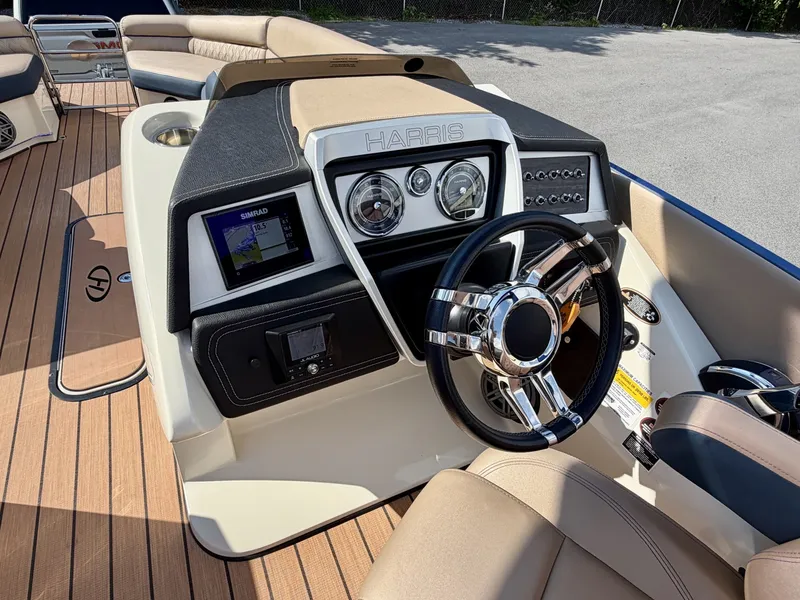 Slide: The Image of Harris Crowne 250 SL Tritoon 2019 - 6847881