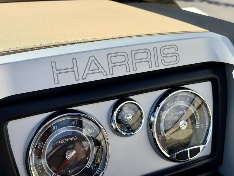 Slide: The Image of Harris Crowne 250 SL Tritoon 2019 - 6848085