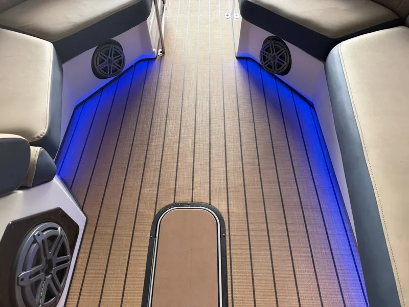 Slide: The Image of Harris Crowne 250 SL Tritoon 2019 - 6848052
