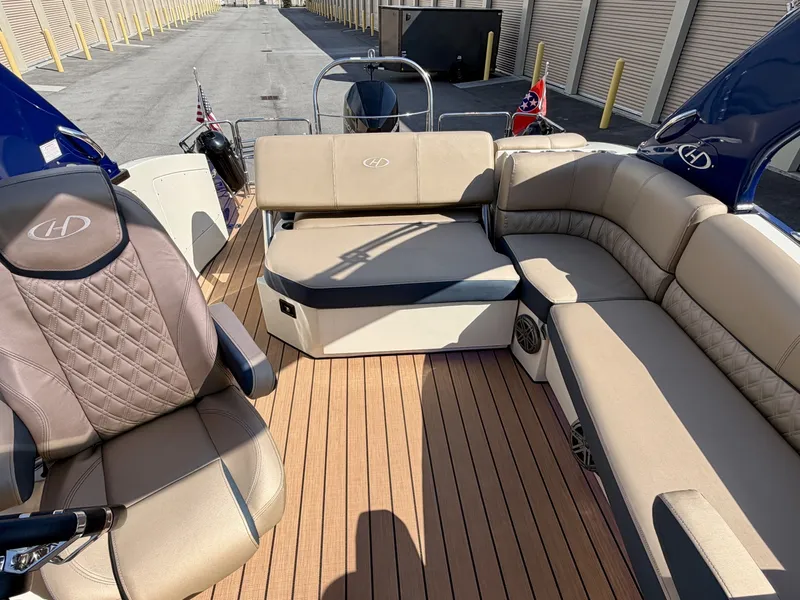 Slide: The Image of Harris Crowne 250 SL Tritoon 2019 - 6847915