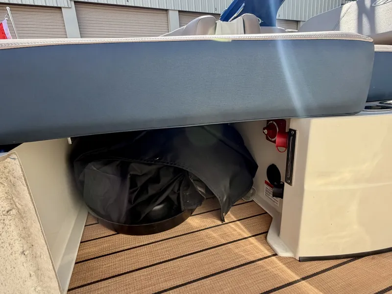 Slide: The Image of Harris Crowne 250 SL Tritoon 2019 - 6847925