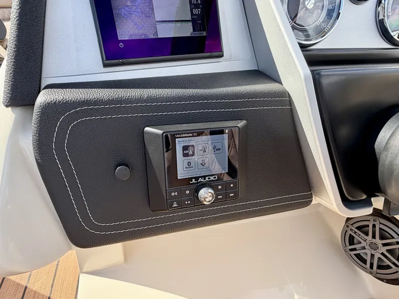 Slide: The Image of Harris Crowne 250 SL Tritoon 2019 - 6847892