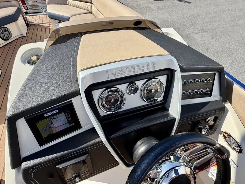 Slide: The Image of Harris Crowne 250 SL Tritoon 2019 - 6847901