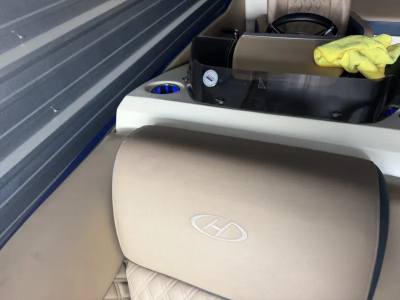 Slide: The Image of Harris Crowne 250 SL Tritoon 2019 - 6848055