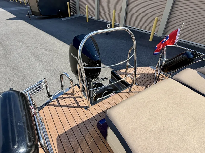Slide: The Image of Harris Crowne 250 SL Tritoon 2019 - 6847941