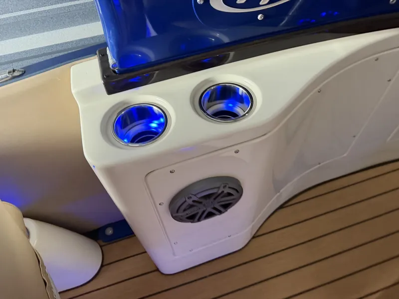 Slide: The Image of Harris Crowne 250 SL Tritoon 2019 - 6848059