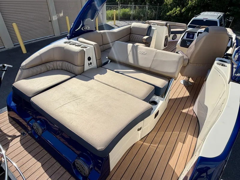 Slide: The Image of Harris Crowne 250 SL Tritoon 2019 - 6847933