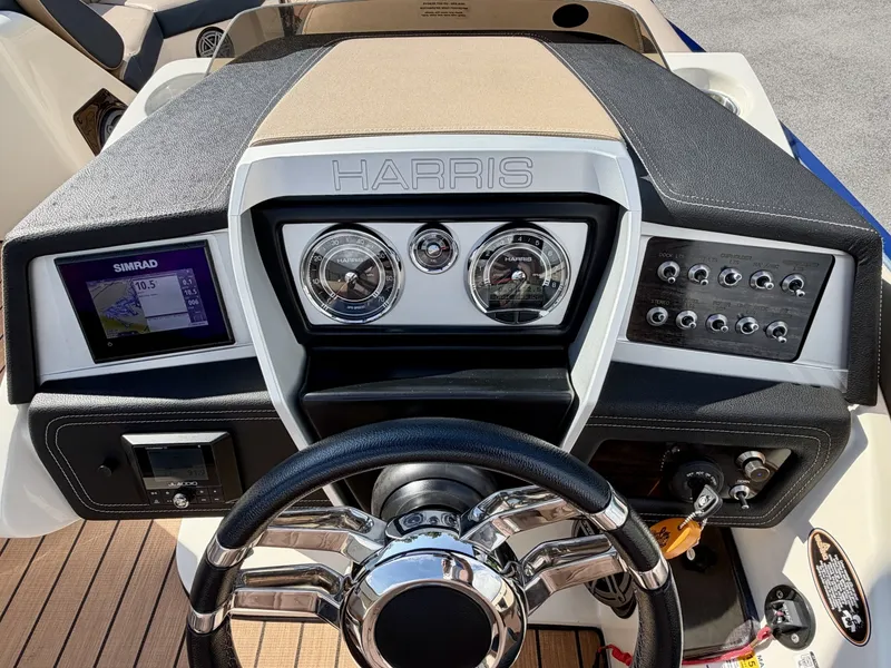 Slide: The Image of Harris Crowne 250 SL Tritoon 2019 - 6847883