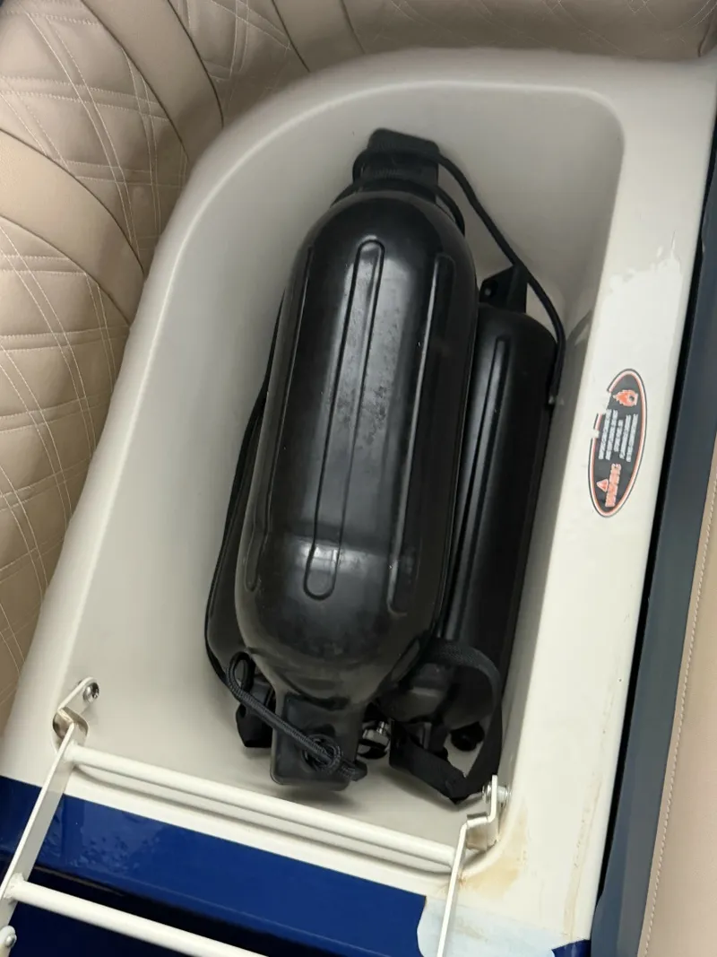 Slide: The Image of Harris Crowne 250 SL Tritoon 2019 - 6847929