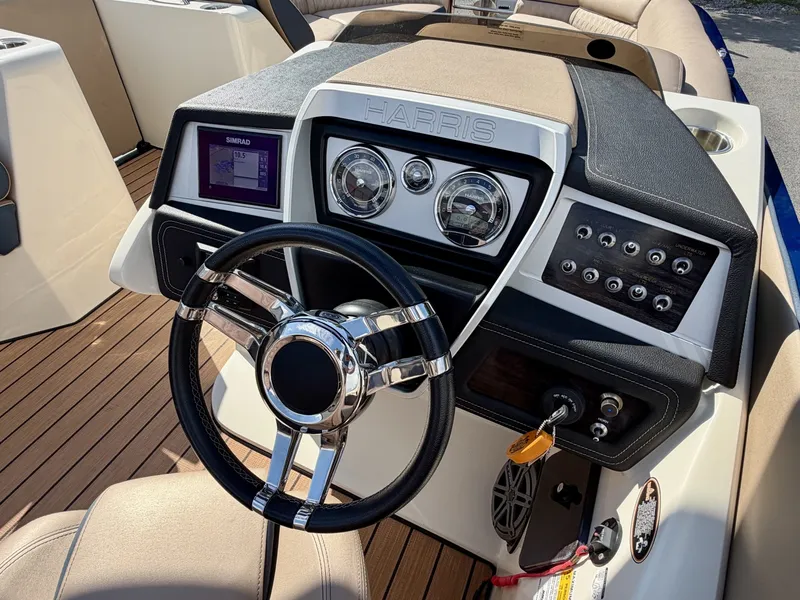 Slide: The Image of Harris Crowne 250 SL Tritoon 2019 - 6847882