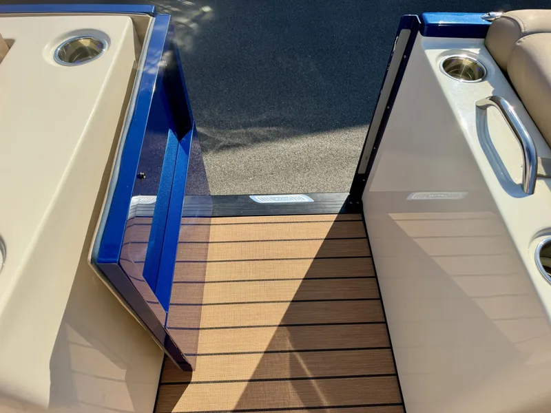 Slide: The Image of Harris Crowne 250 SL Tritoon 2019 - 6847911