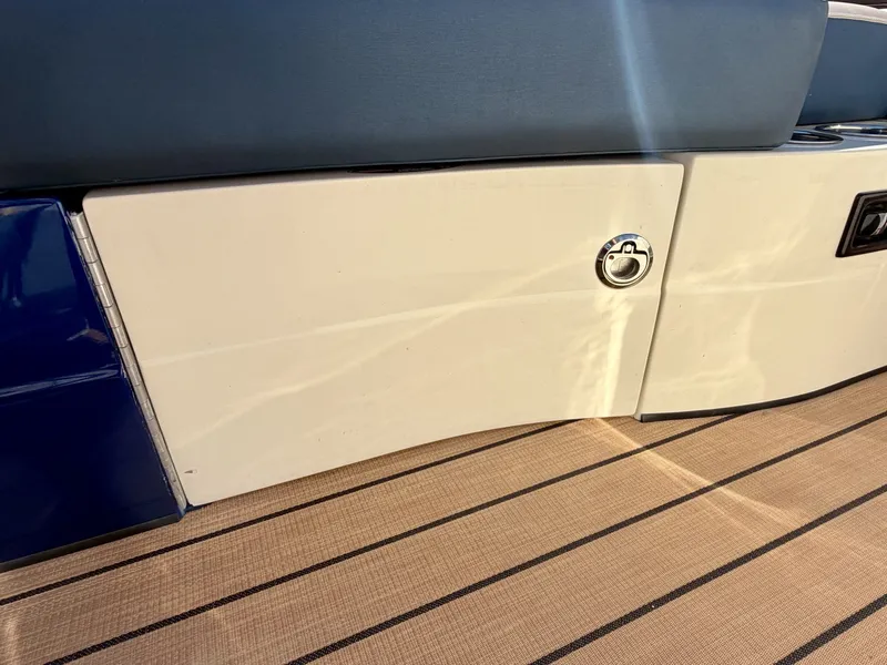 Slide: The Image of Harris Crowne 250 SL Tritoon 2019 - 6847926