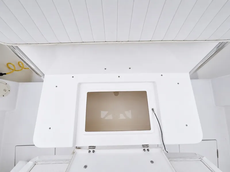 Slide: The Image of Regulator Marine Center Console 23 2000 - 6847763