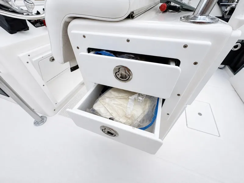 Slide: The Image of Regulator Marine Center Console 23 2000 - 6847760