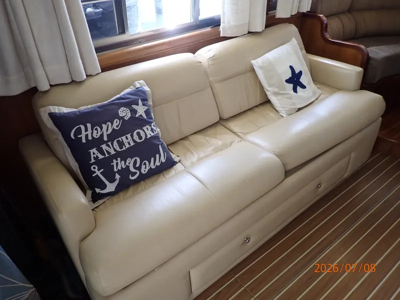 Slide: The Image of 40' Mainship salon port aft seating2 - 6848141