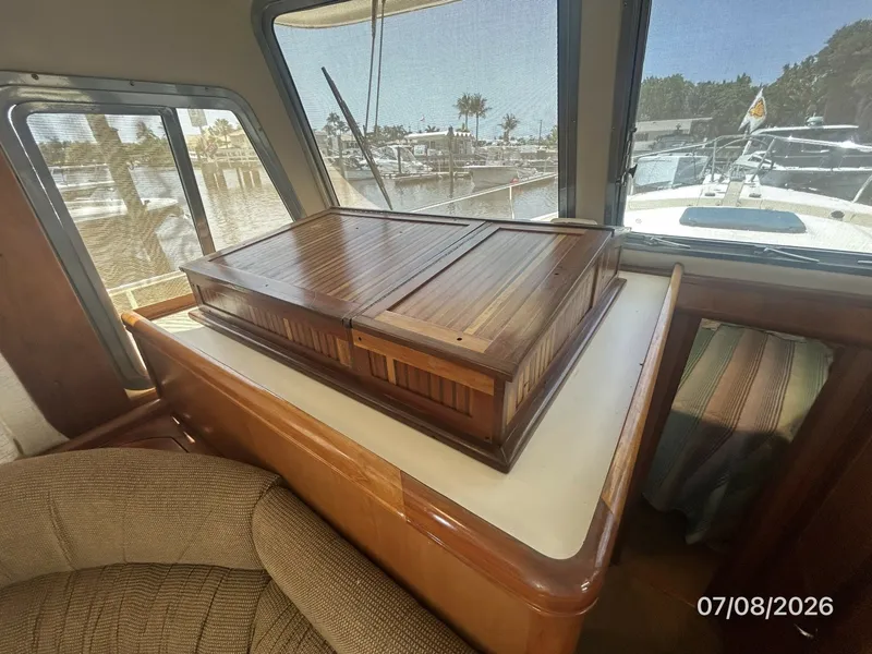 Slide: The Image of 40' Mainship salon port forward storage - 6848144