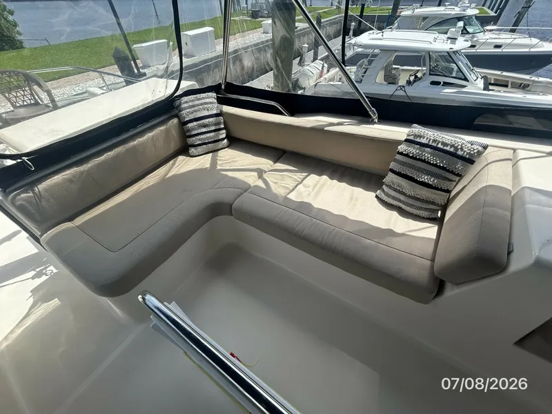 Slide: The Image of 40' Mainship flybridge port aft seating - 6848104