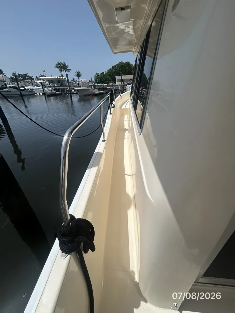 Slide: The Image of 40' Mainship port side deck1 - 6848136