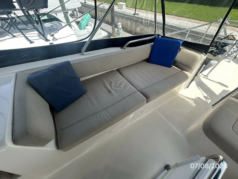 Slide: The Image of 40' Mainship flybridge starboard aft seating - 6848107