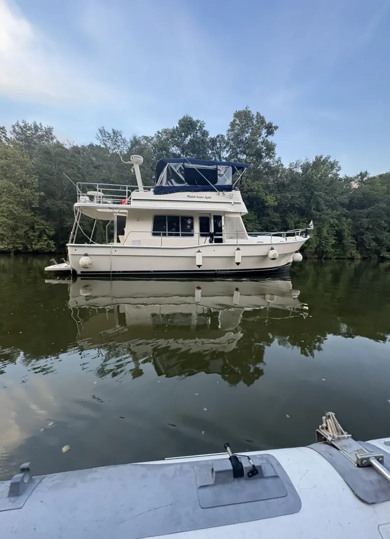 Slide: The Image of 40' Mainship starboard profile2 - 7088142