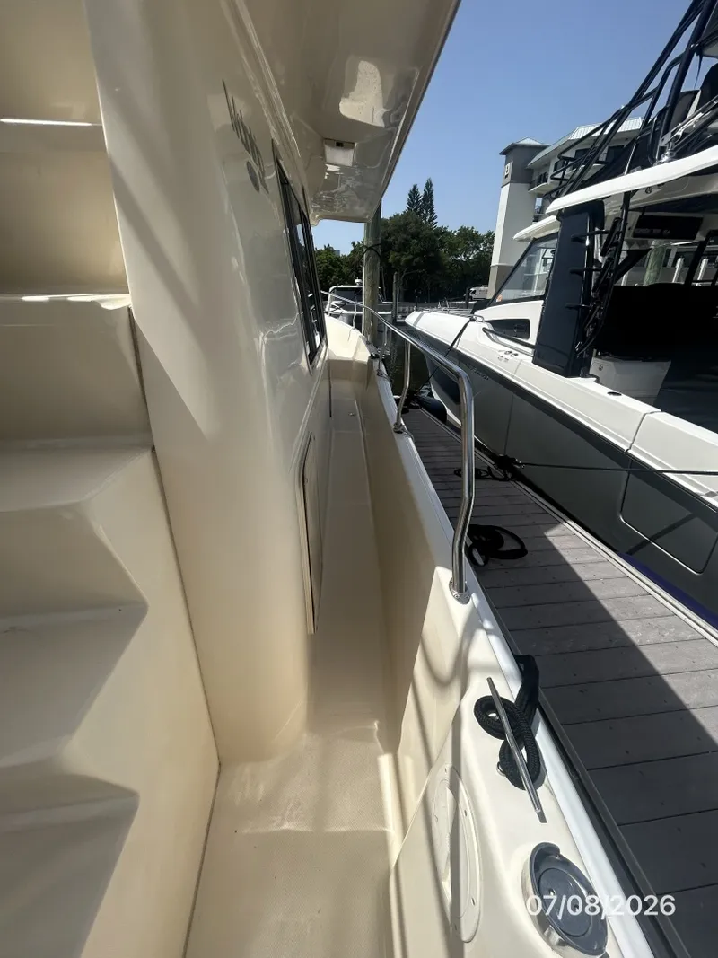 Slide: The Image of 40' Mainship starboard side deck1 - 6848151