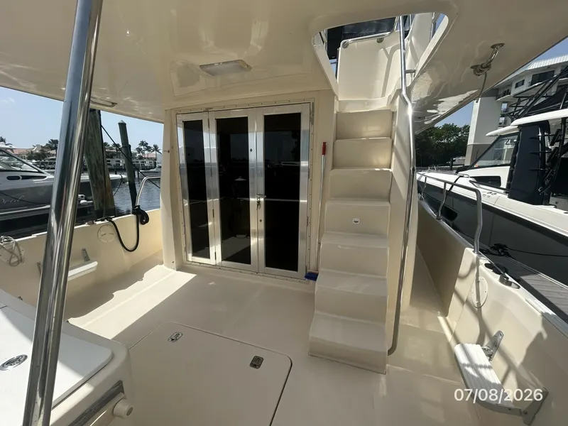 Slide: The Image of 40' Mainship aftdeck forward - 6848073