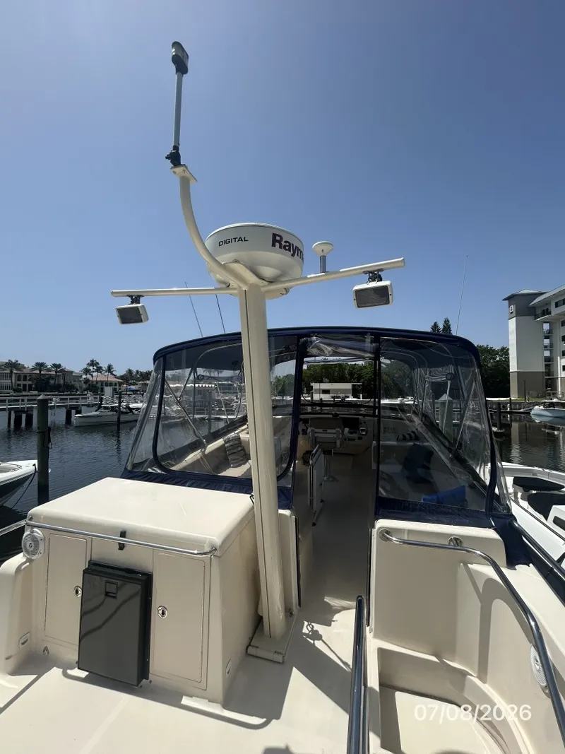 Slide: The Image of 40' Mainship mast - 6848128
