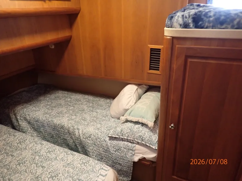 Slide: The Image of 40' Mainship guest stateroom - 6848121