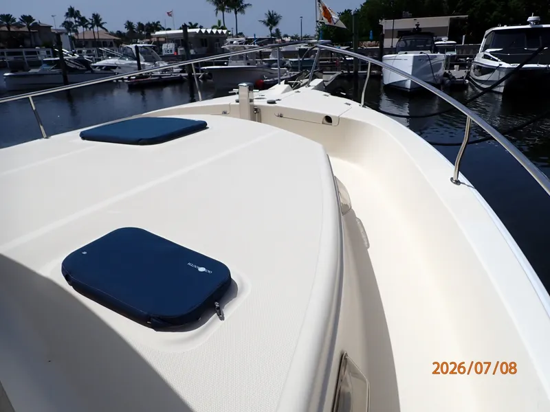 Slide: The Image of 40' Mainship foredeck2 - 6848114