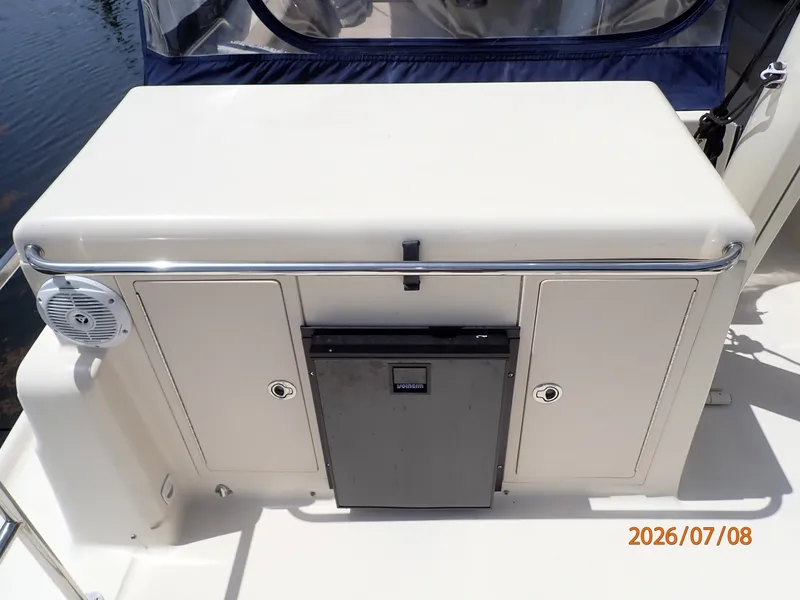 Slide: The Image of 40' Mainship sundeck wetbar1 - 6848165