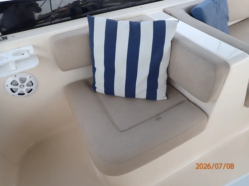 Slide: The Image of 40' Mainship flybridge starboard forward seating - 6848108