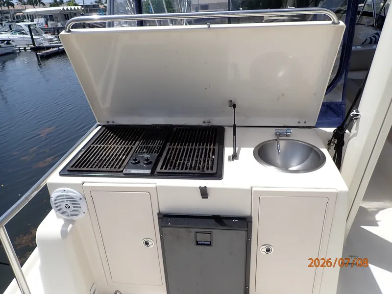 Slide: The Image of 40' Mainshp sundeck wetbar2 - 6848167
