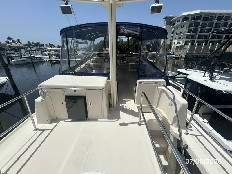 Slide: The Image of 40' Mainship sundeck forward - 6848156