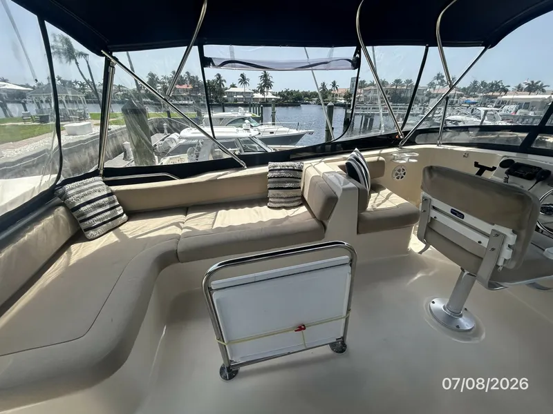 Slide: The Image of 40' Mainship flybridge port - 6848106
