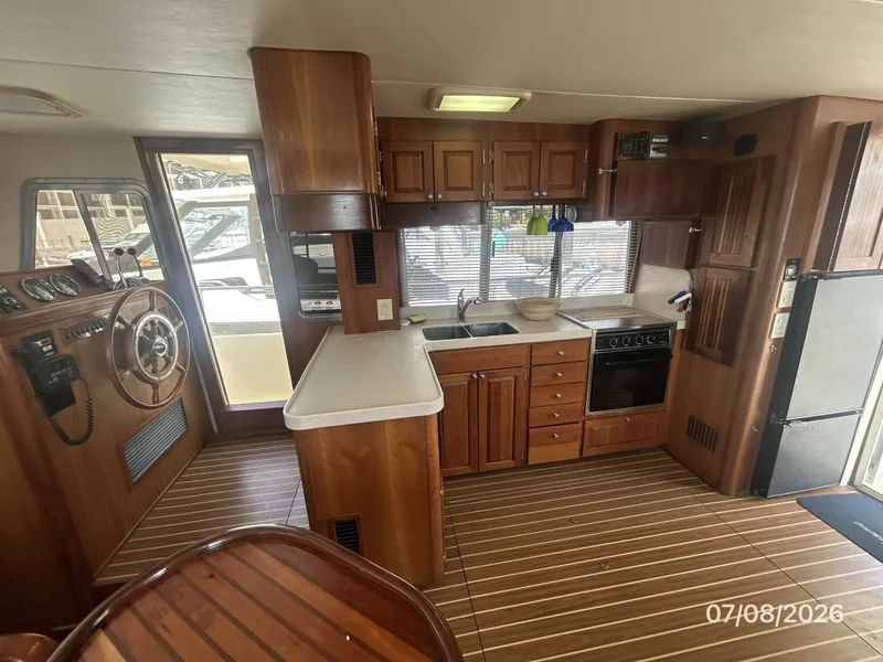 Slide: The Image of 40' Mainship salon starboard - 6848146