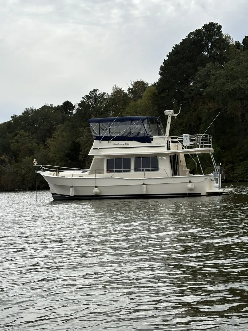 Slide: The Image of 40' Mainship port profile2 - 7088139
