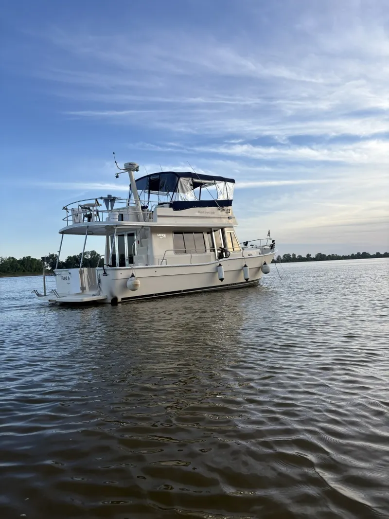 Slide: The Image of 40' Mainship starboard aft profile2 - 7088141